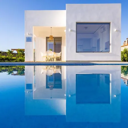 Sardines Luxury Villa *